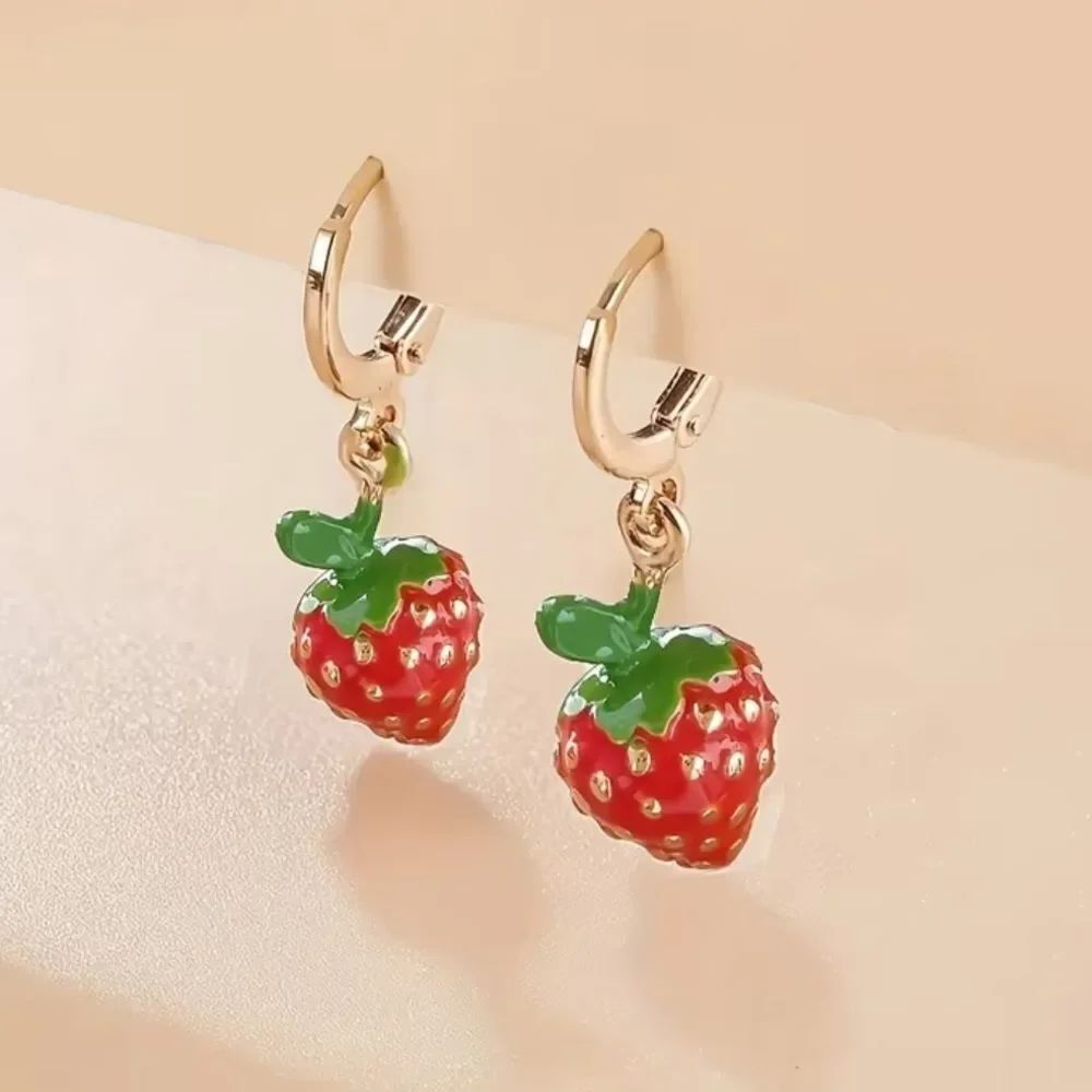 Strawberry hoop Earrings N1964